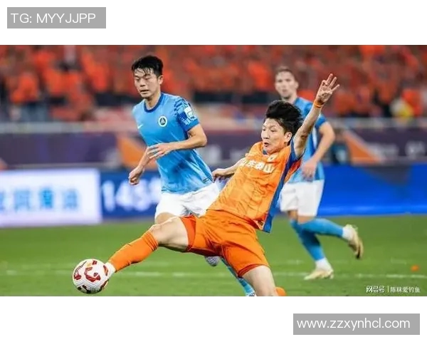 天津天海迎战山东鲁能泰山争夺中超联赛关键三分之战