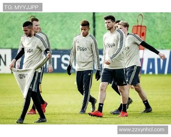 亨特拉尔与范佩西的巅峰对决谁才是真正的足球传奇